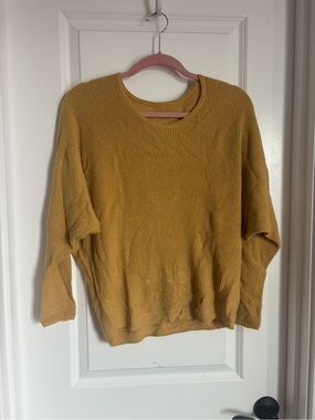 Decjuba mustard yellow sweater